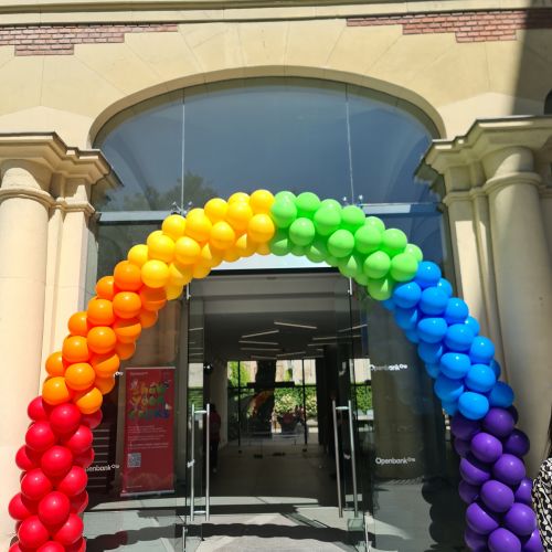 arco de globos pride madrid