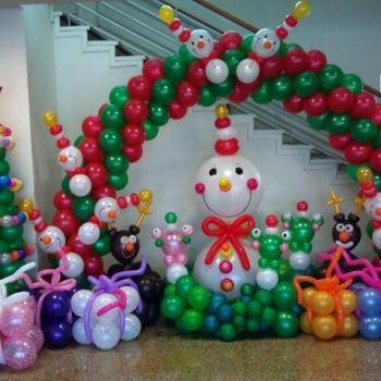 columnas y arcos con globos para navidad madrid