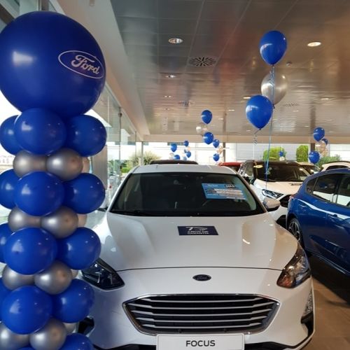 columna y globos con helio para concesionarios madrid