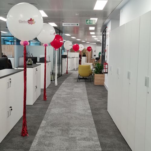 globos gigantes personalizados para oficinas madrid