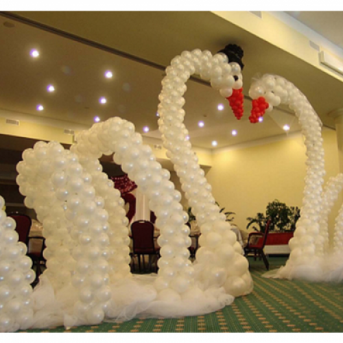 CISNES CON GLOBOS PARA BODAS MADRID