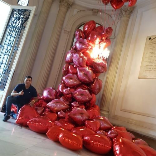 torre de globos corazones embajada de italia Madrid