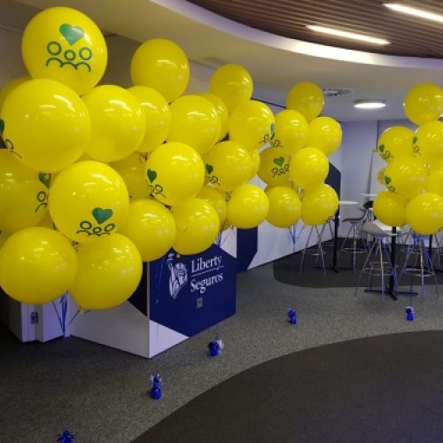 RAMILLETE GLOBOS PUERTAS ABIERTAS LIBERTY SEGUROS MADRID