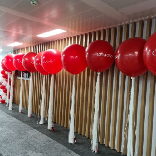decoracion con globos oficina clarins madrid