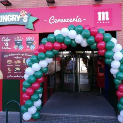Arco de globos inauguración tienda Madrid.