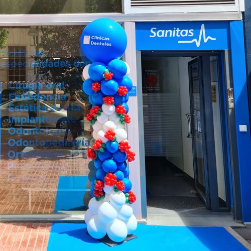 COLUMNA GLOBOS CON FLORES MADRID SANITAS