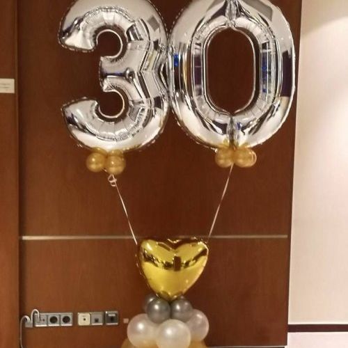 Bouquet 30 cumpleaños con globos helio Madrid