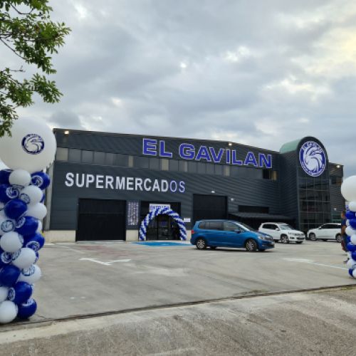 arco y columnas con globos para aperturas de tiendas madrid