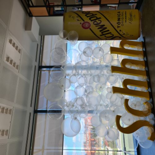 decoracion globos burbujas transparentes schweppes madrid